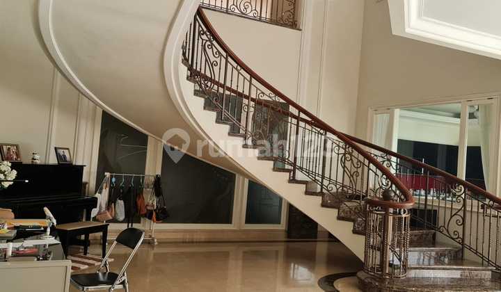 Strategic Luxury House in Riau Wing Bandung Strategic Luxury House in Riau Wing Bandung