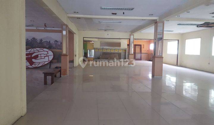 Ruang Usaha Mainroad di Setiabudi Bandung 