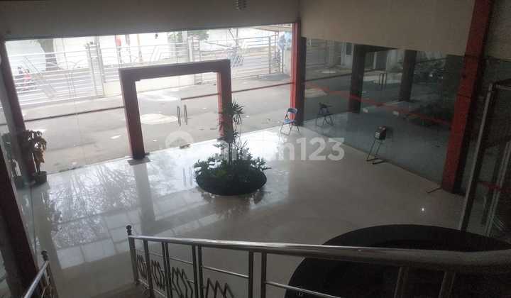 Ruang usaha mainroad ex Dealer Motor di Majalaya