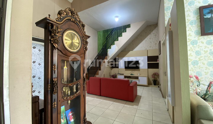 Rumah Depan Taman di Tatar Candraresmi Kota Baru Parahyangan