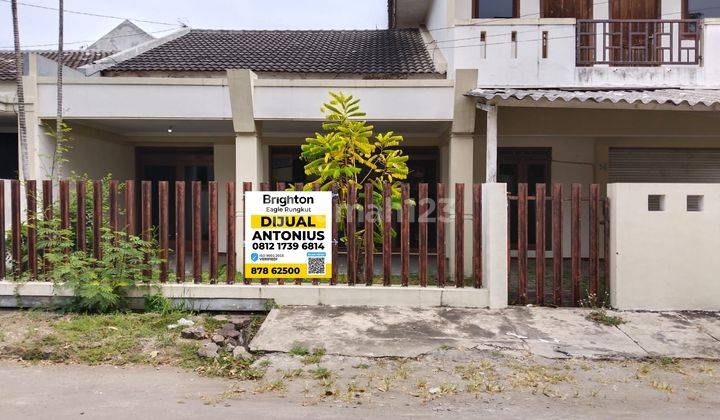 Rumah 2 Lantai SHM di Jalan Jemur Andayani, Surabaya 1