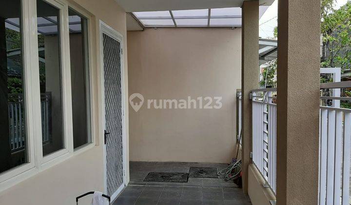 Rumah 2 Lantai SHM di Jalan Medayu Selatan, Surabaya 2