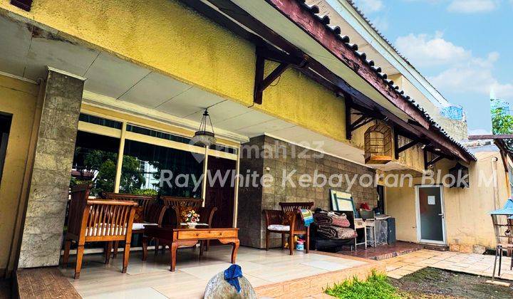 Rumah 2 Lantai Unfurnished SHM di Dekat Pasaraya, Jakarta Selatan 1