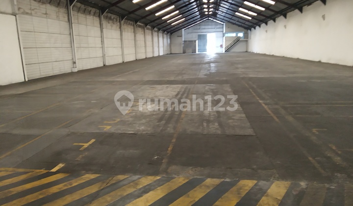Ciracas Warehouse for Rent, Strategically Located Near Cawang, Halim, Kramat Jati, and Wholesale Markets: Indomilk, Khong Guan, Naga Supermarket.