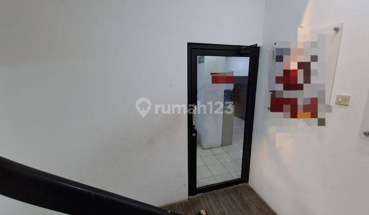 Ruko di Jalan Juanda Jakarta Pusat Gandeng 3 Dengan 3 Lantai 618m2 . 1