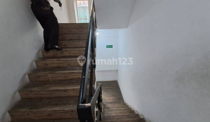 Ruko di Jalan Juanda Jakarta Pusat Gandeng 3 Dengan 3 Lantai 618m2 . 5
