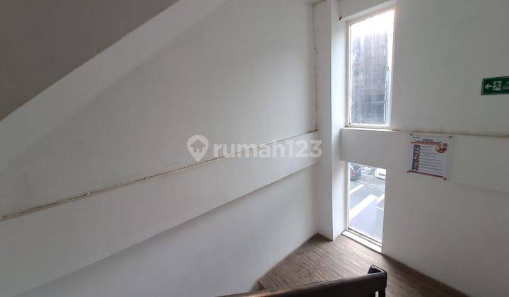 Ruko di Jalan Juanda Jakarta Pusat Gandeng 3 Dengan 3 Lantai 618m2 . 6