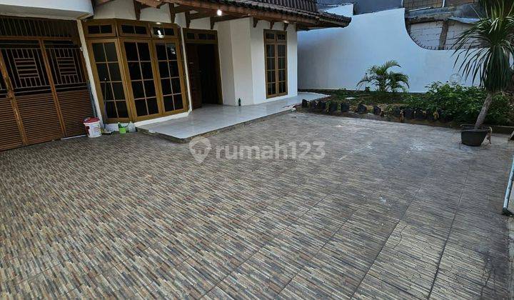 Rumah di jual di menteng atas jakarta selatan 2 lantai SHM Bagus  1