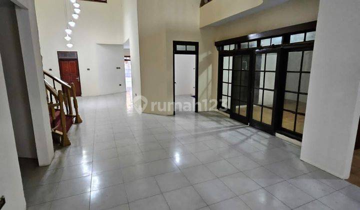 Rumah di jual di menteng atas jakarta selatan 2 lantai SHM Bagus  2