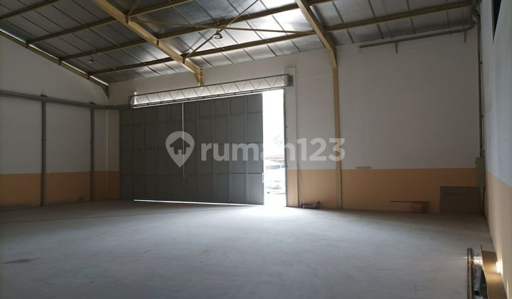 Sewa gudang terdekat di Cakung Jakarta Timur 3000m2 Strategis Baru Ada loading dock dekat tol bebas banjir 