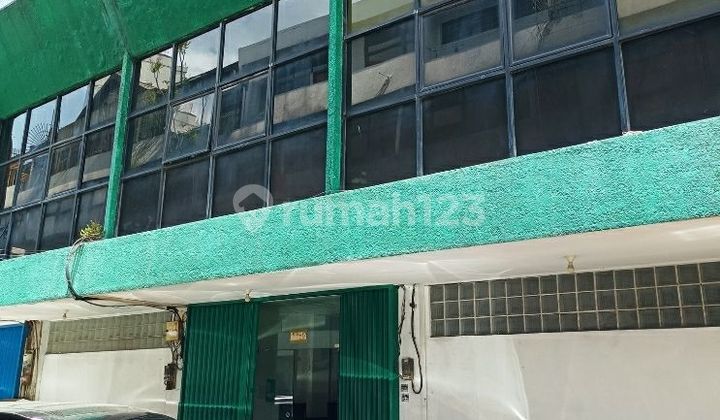 For Rent Three-Story Shop House Near MRT, Strategic Location in Gajah Mada Hayam Wuruk Duta Merlin