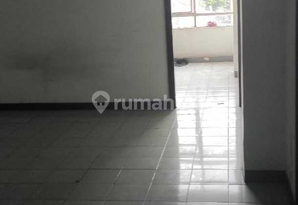 Ruko for Rent in Cideng, Central Jakarta, Close to Tarakan Hospital, Millenium Hotel, Prodia Laboratory, Museum, Heart Hospital, Mall, and Offices. 2