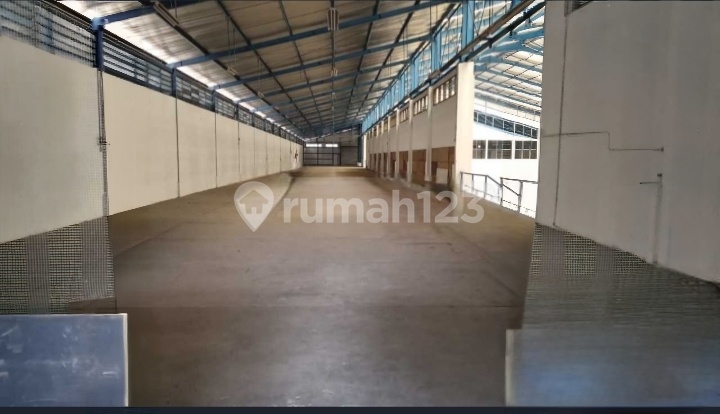 Warehouse for Rent in Cawang, East Jakarta, Near Indonesia Christian University, High-Speed Train Halim, LRT Cawang, Bluebird Pool, Halim Toll Road. Warehouse for Rent in Cawang, East Jakarta, Near Indonesia Christian University, High-Speed Train Halim, LRT Cawang, Bluebird Pool, Halim Toll Road.