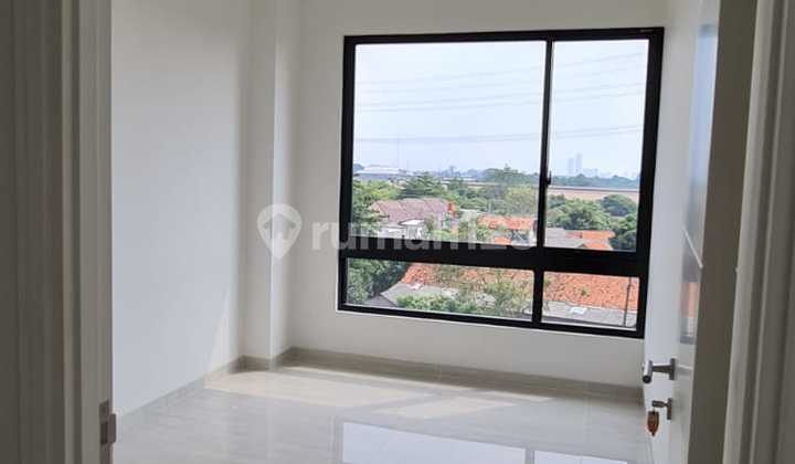 Lloyd 2 Br Apartment Alam Sutera 1