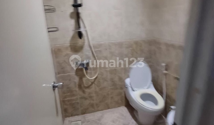 Rumah 3 Lantai bagus Tomang Jakbar 