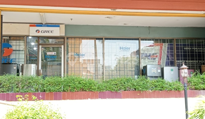 Kios Harco Mangga Dua Letak di Depan, Strategis