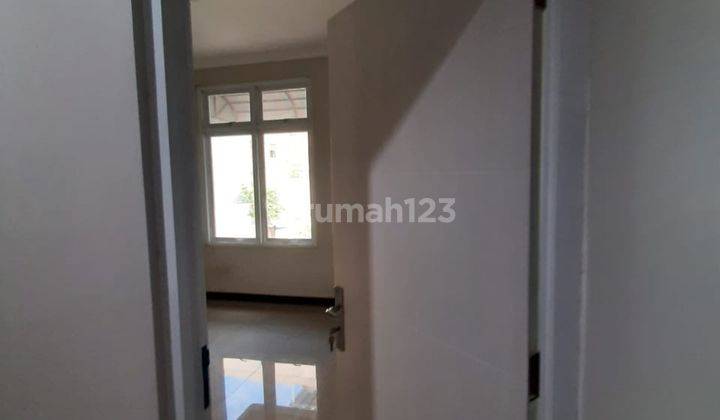 Bangunan 2 Lantai Di Pleburan dekat UNDIP Dan Simpang Lima 7