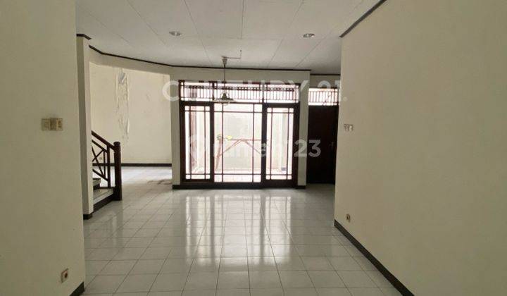 Rumah Di Karawaci Dengan Taman Yg Luas Di Depanya 2