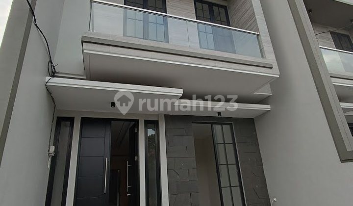 Manyar Kerta Adi Rumah Baru Lokasi Terbaik, Row Jalan 3,5 Mobil  2