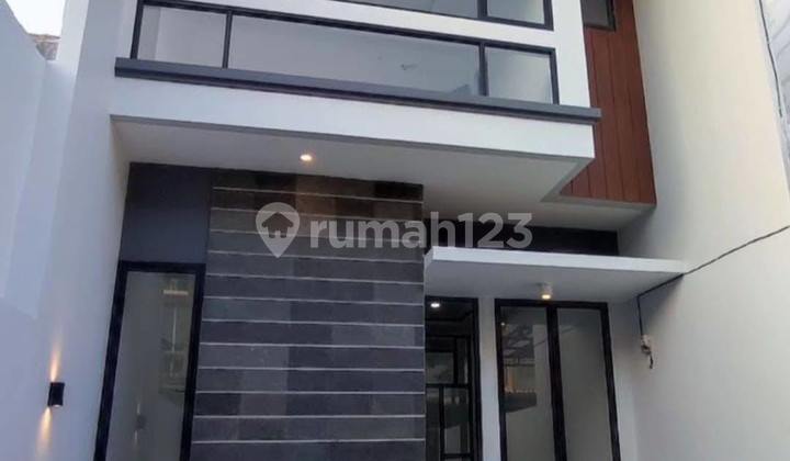 Rumah Baru Klampis Semolo, Dua Lantai Rumah Baru Klampis Semolo, Dua Lantai