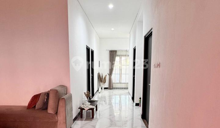 For Quick Sale !! Nice House with Large Land in Rungkut Medokan Sawah, One Gate. 2