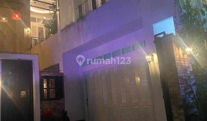 Rumah Mewah 3 Lantai SHM di Komplek Kijang Kencana, Jakarta Barat 1