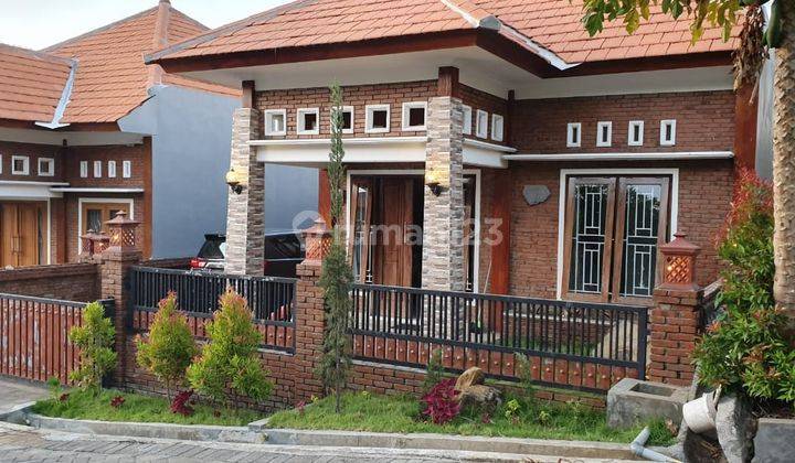 Dijual Villa Pacet Hadap Selatan Dilengkapi Dengan Gazebo Dan Kolam Ikan Pacet Mojokerto 1