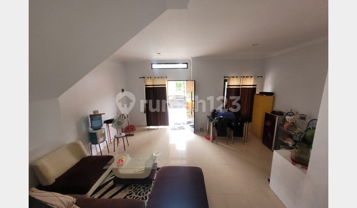 For Sale: 2-Story East-Facing House in Palem Oasis, Sememi, Surabaya 2