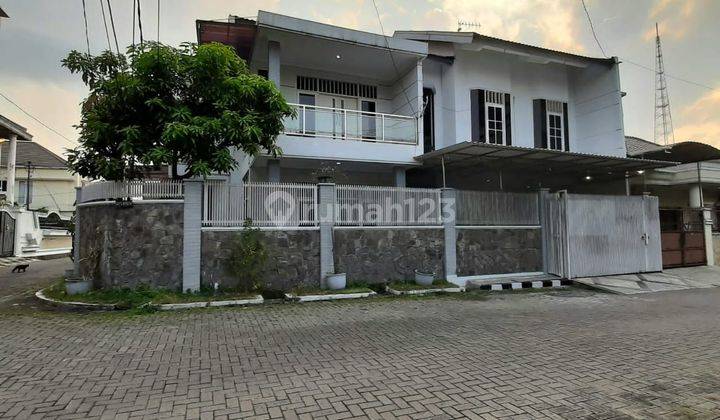 Rumah pojok row jalan lebar 1