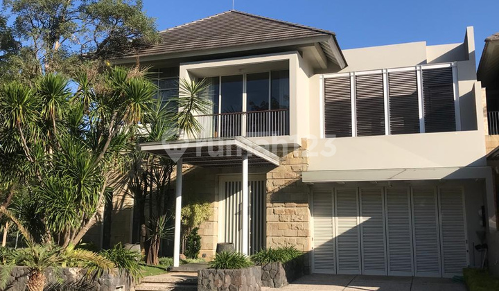 Rumah hook semi furnish mewah di Citraland
