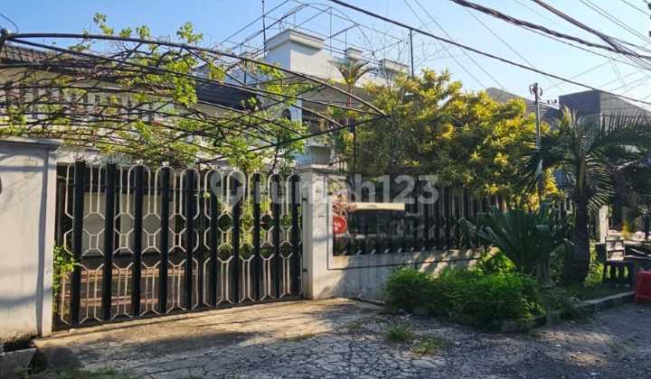 Ready-to-Occupy House in a Strategic Location in the Rungkut Area