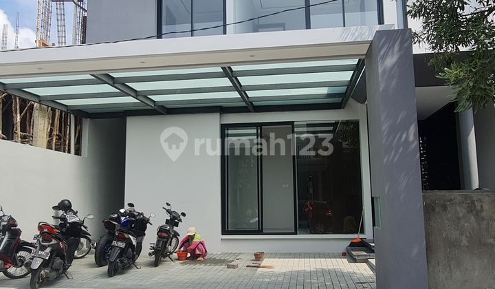 Rumah Baru Style Monochrome Dekat Patung Singa Citraland 2