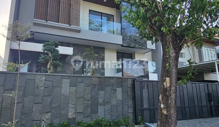 Wow.. 3-Story Luxury Home with a 15-Meter Road Frontage 2