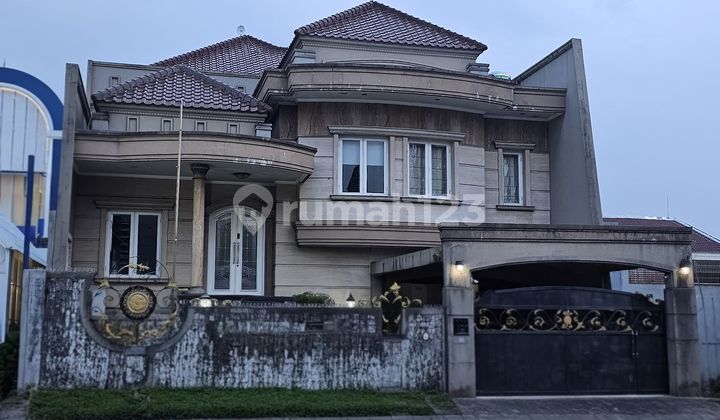 Rumah Klasik Mewah, Full Marmer Italia Lokasi Komersial Area