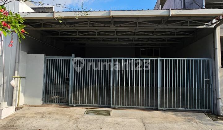 Rumah Terawat 1,5 Lantai Manyar Jaya Row Jalan Lebar