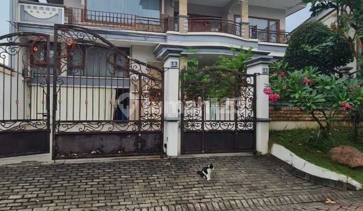 Graha Family House, 5 spacious rooms with en-suite bathrooms. Graha Family House, 5 spacious rooms with en-suite bathrooms.