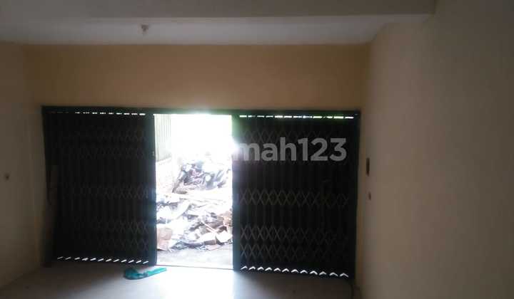 Shop House Location on Twin Roads, Busy and Suitable for All Businesses 2