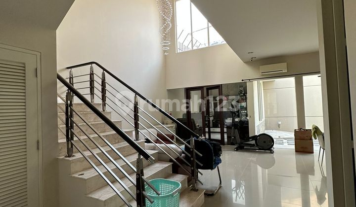 Minimalis Semi Furnish Rumah Luas dengan Kamar Tidur 5+1 2