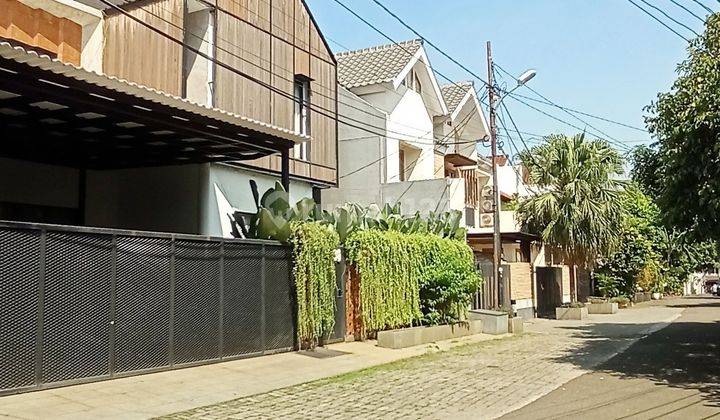 Jual cepat rumah Baru,  2 lantai lokasi tenang dengan row jalan lebar  2