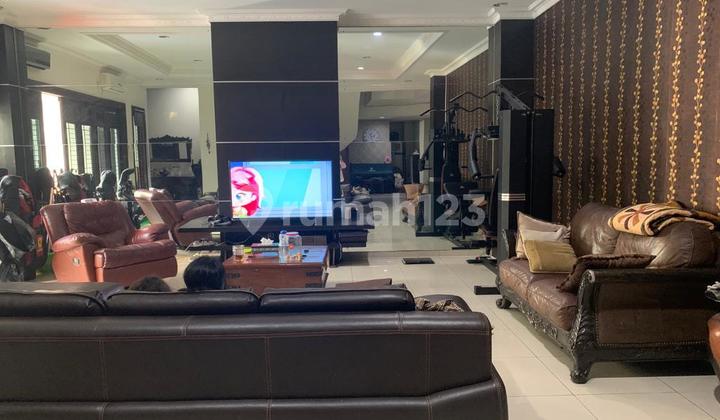 Harga Menarik- Bangunan 2 Lantai di Lokasi Tenang & Sgt Strategis 2