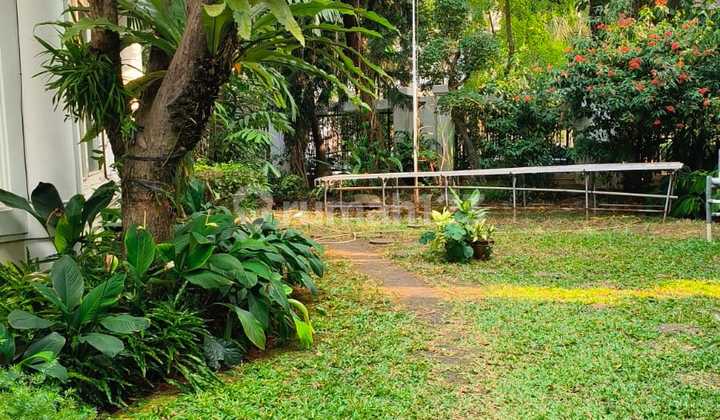 Area Strategis Keb Baru - Bangunan 2 Lantai ,Lokasi Tenang,Jalan Lebar 2