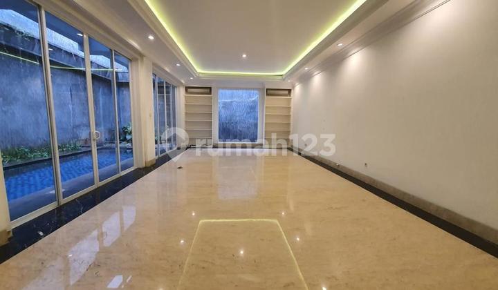 Menarik!! Rumah Bagus di Area Strategis Kebayoran Baru 3 Lt @Sisi Jalan Lebar Menarik!! Rumah Bagus di Area Strategis Kebayoran Baru 3 Lt @Sisi Jalan Lebar