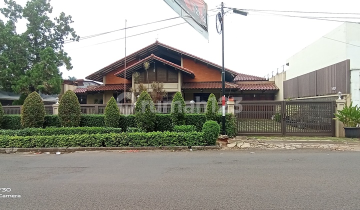 Bangunan Layak Huni di Sisi Jalan Utama Deplu Raya Cocok untuk Usaha