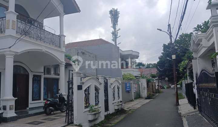 A 2-Story Building in a Strategic Location, Very Close to the Traja Bus Stop in the New Village Area. 2