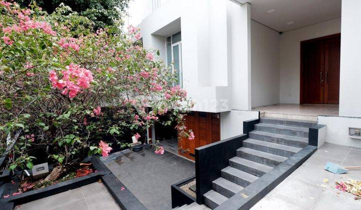 Rumah Mewah Dikintamani Megakuningan Ada Basement Rooftop 2