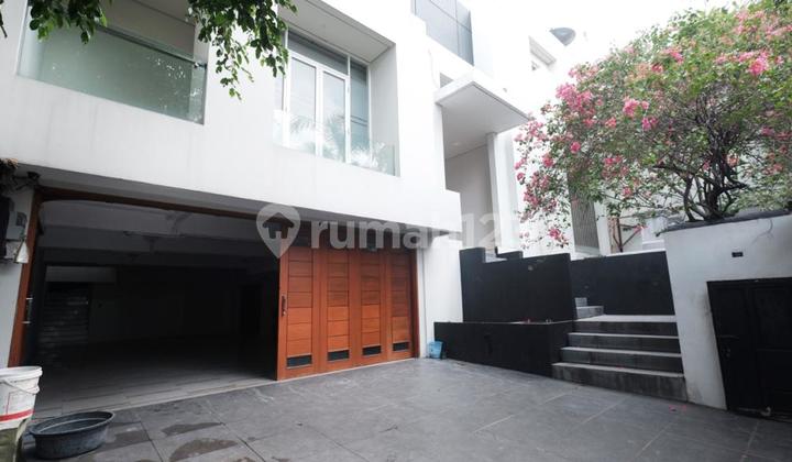 Rumah Mewah Dikintamani Megakuningan Ada Basement Rooftop 1