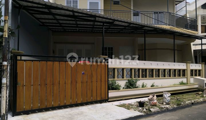 Murah Rumah 2 Lantai, Luas Tanah 206 Meter Sedang di Renovasi