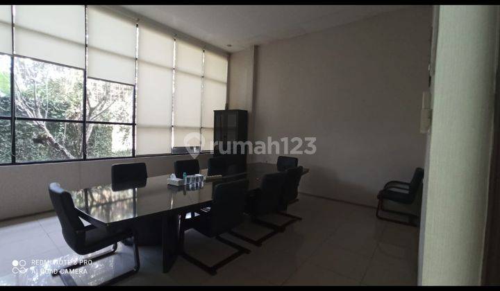 Gedung kantor lokasi sangat strategis 6