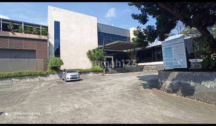 Gedung kantor lokasi sangat strategis 9