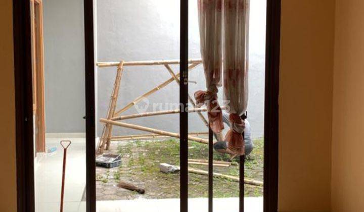 RUMAH RAPI,  SIAP HUNI, ADA KITCHEN SET DAN AC 2